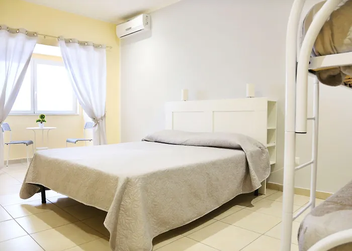 Hotiday Spaccanapoli I Borbone Alojamento de Acomodação e Pequeno-almoço