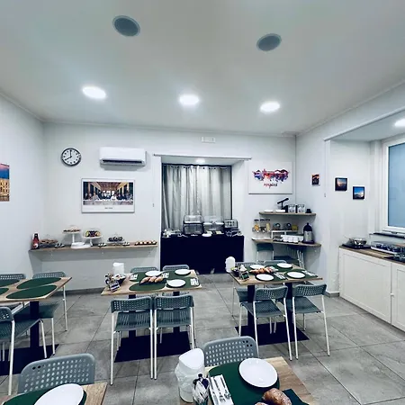 Hotiday Spaccanapoli I Borbone 4*