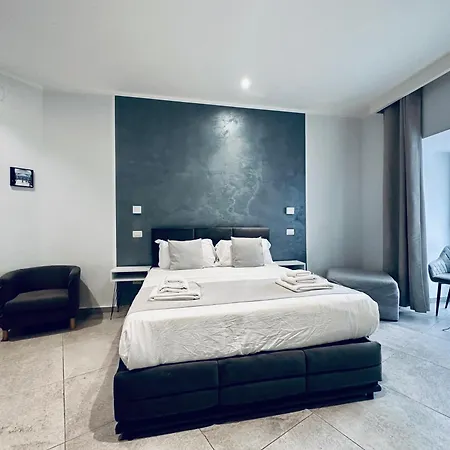 Hotiday Spaccanapoli I Borbone 4* ナポリ