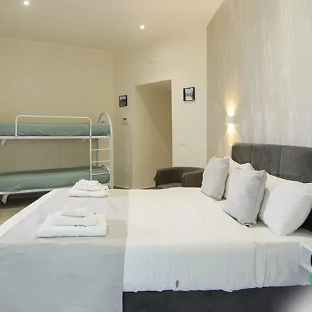 Hotiday Spaccanapoli I Borbone 住宿加早餐酒店 4*