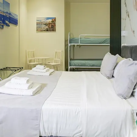 Bed & Breakfast Hotiday Spaccanapoli I Borbone 4*